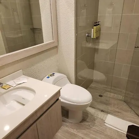 Dominique Luxury 1410 Jacuzzi Privado